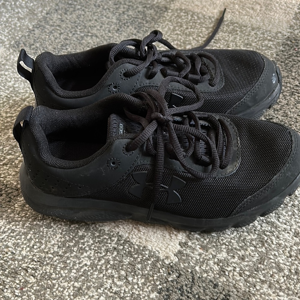 UA women’s sneakers